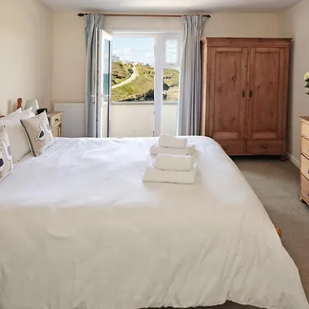 Lower Tregudda - Door Apartment